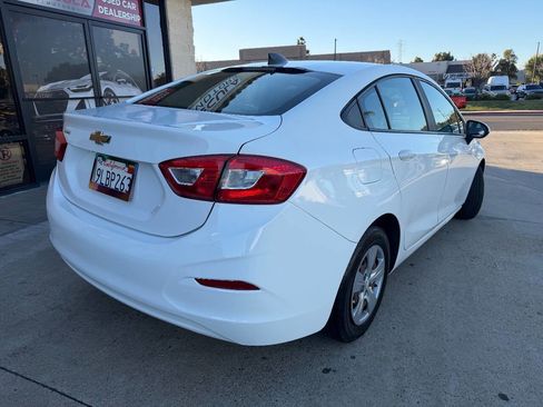 Used 2018 Chevrolet Cruze LS image 9