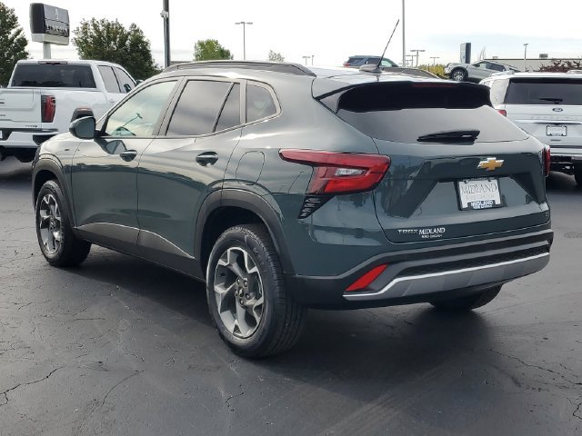 Used 2025 Chevrolet Trax LT FWD image 4