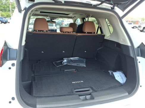 Used 2025 Nissan Rogue Platinum w/ Platinum Premium Package AWD/4WD image 12