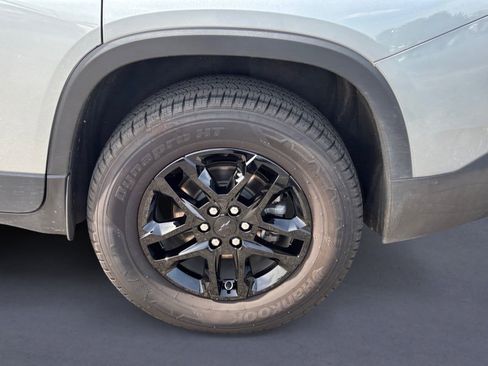 Used 2023 Chevrolet Traverse LS FWD image 14