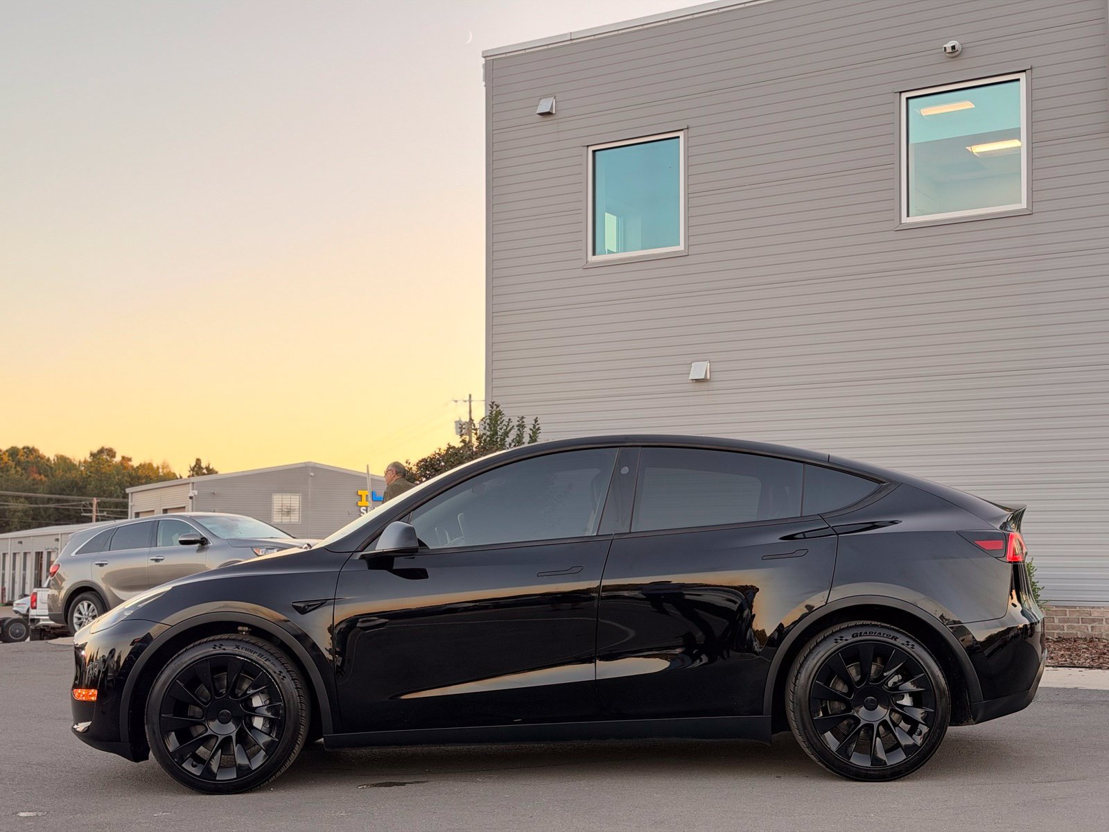 Used 2024 Tesla Model Y Long Range AWD/4WD image 10