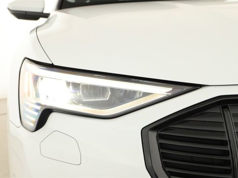 Used 2022 Audi e-tron Premium image 34