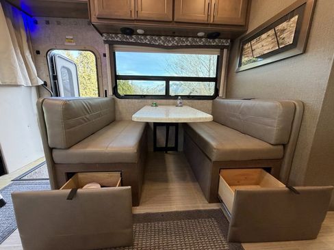 Used 2021 Ford F550 4x4 Regular Cab Super Duty w/ XLT Value Package image 47