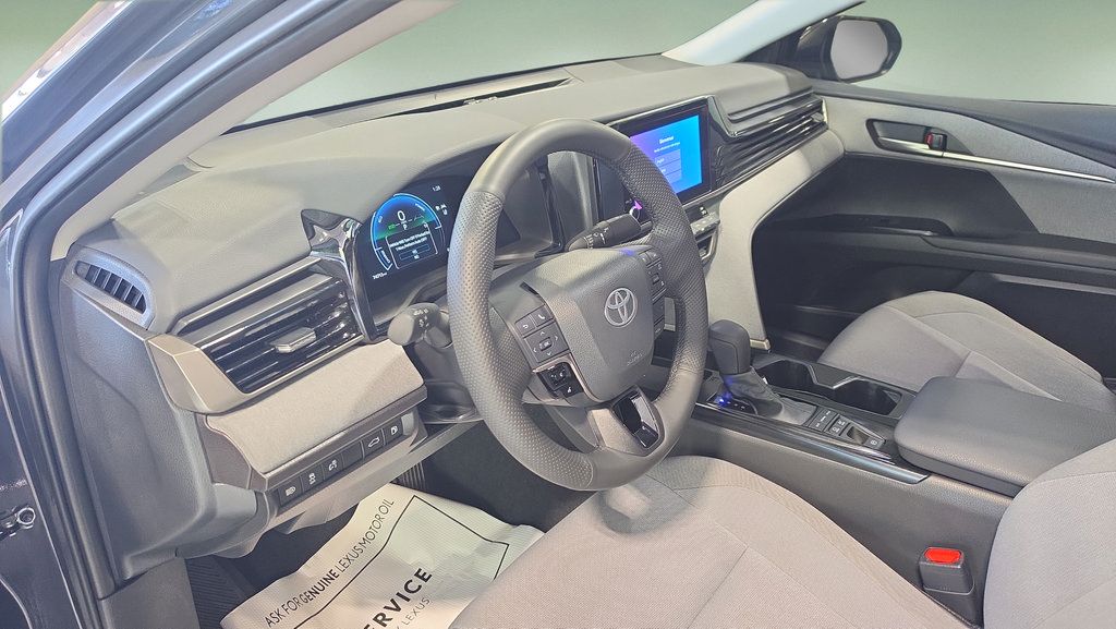 Used 2025 Toyota Camry LE w/ Convenience Package FWD image 14