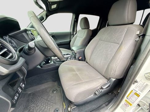 Used 2017 Toyota Tacoma TRD Sport w/ Tow Package RWD image 20