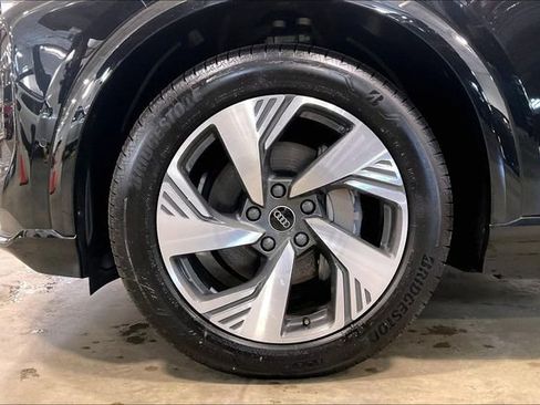 Used 2025 Audi Q6 e-tron Prestige AWD/4WD image 9