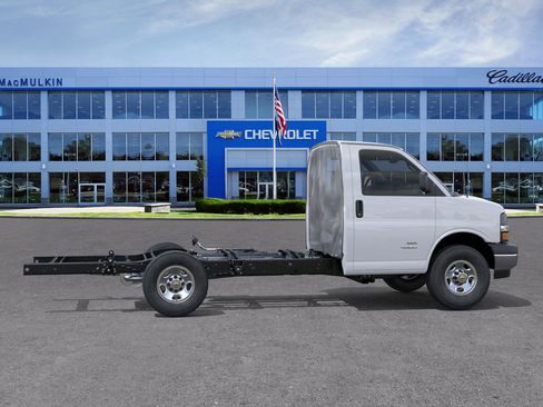 New 2025 Chevrolet Express 3500 w/ Power Convenience Package image 5