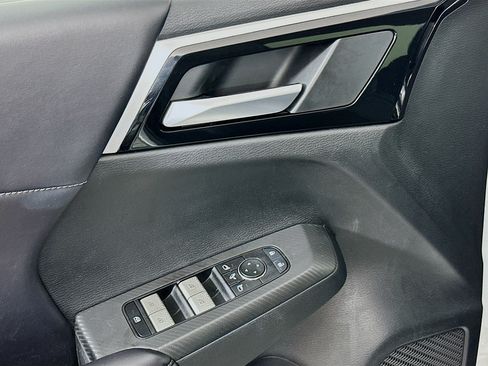 Used 2024 Mitsubishi Outlander SE AWD/4WD image 15