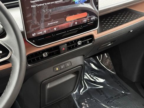 New 2025 Volkswagen ID. Buzz Pro S image 17