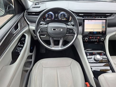 Used 2022 Jeep Grand Cherokee Overland image 12