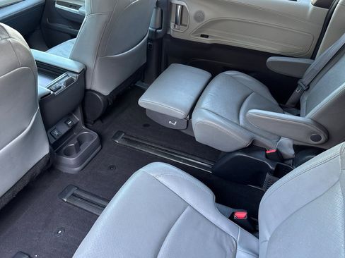 Certified 2023 Toyota Sienna Limited image 12