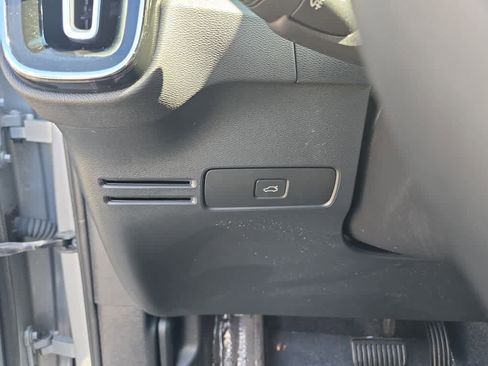 Used 2023 Volvo XC40 B5 Plus w/ Driver Assist Package image 22