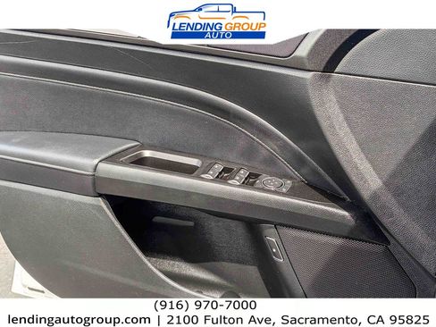 Used 2017 Ford Fusion Energi Titanium FWD image 19