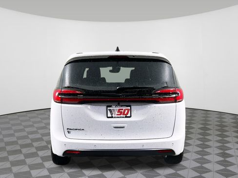 New 2026 Chrysler Pacifica Select FWD image 28