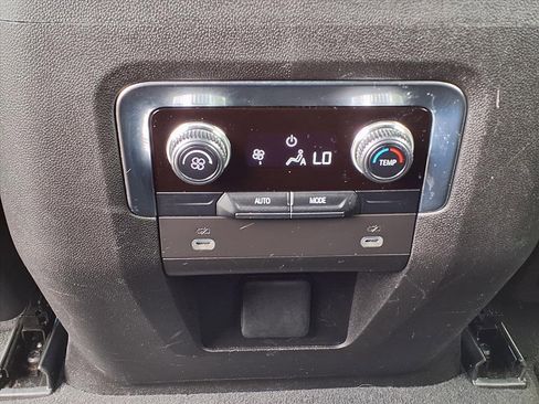 Used 2024 GMC Yukon SLE image 16