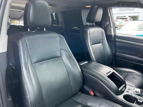 Used 2019 Toyota Highlander Limited AWD/4WD image 39