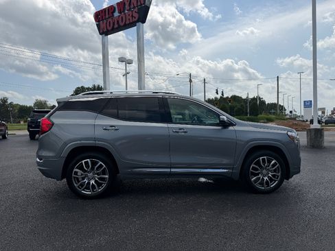 Used 2024 GMC Terrain Denali w/ Denali Premium Package AWD/4WD image 8