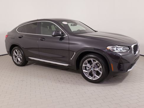 Used 2025 BMW X4 xDrive30i AWD/4WD image 9