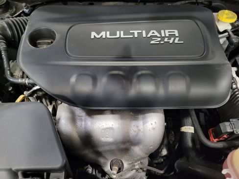 Used 2019 Jeep Cherokee Latitude Plus AWD/4WD image 30
