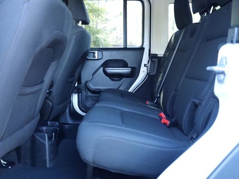 Used 2018 Jeep Wrangler Unlimited Sport S image 17