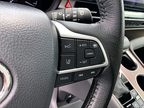 Used 2024 Toyota Sienna XLE w/ XLE Plus Package FWD image 21