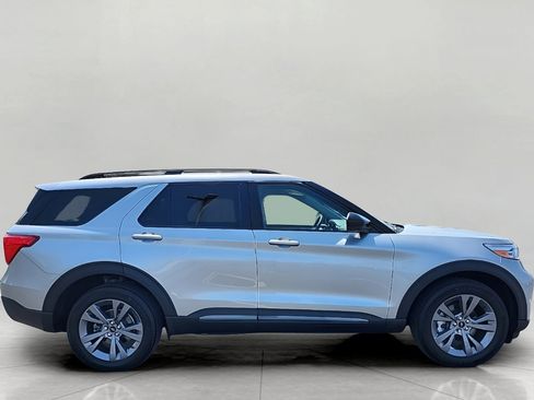 Certified 2023 Ford Explorer XLT w/ Equipment Group 202A AWD/4WD image 3