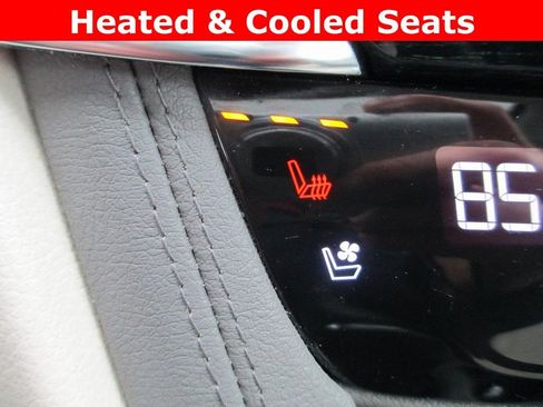 Used 2021 Cadillac XT6 Premium Luxury image 17