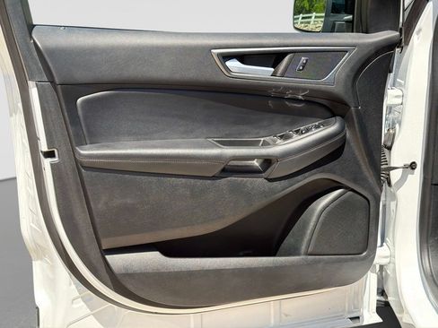 Used 2024 Ford Edge SE w/ Black Appearance Package AWD/4WD image 17