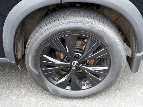 Used 2022 Nissan Rogue SV image 16