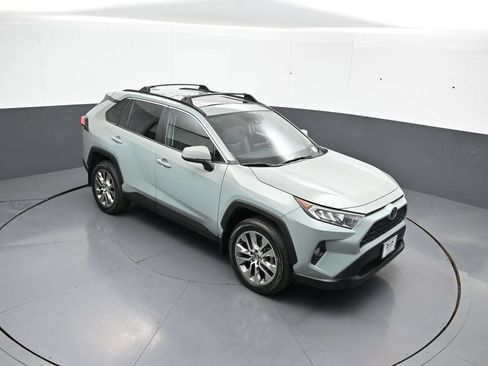 Certified 2020 Toyota RAV4 XLE Premium AWD/4WD image 37