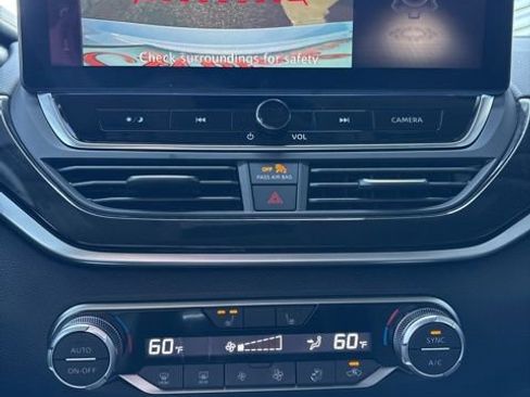 Used 2025 Nissan Altima 2.5 SR w/ SR Premium Package image 10