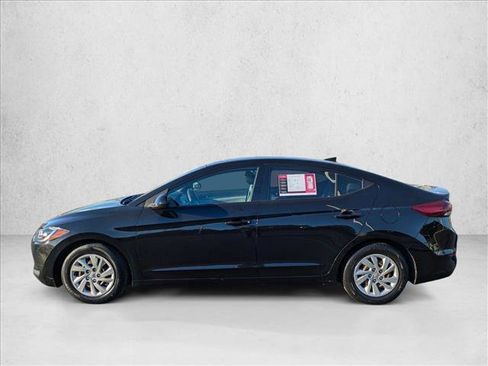Used 2017 Hyundai Elantra SE image 9