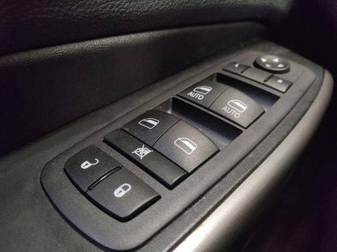 Used 2019 Jeep Cherokee Latitude Plus FWD image 27