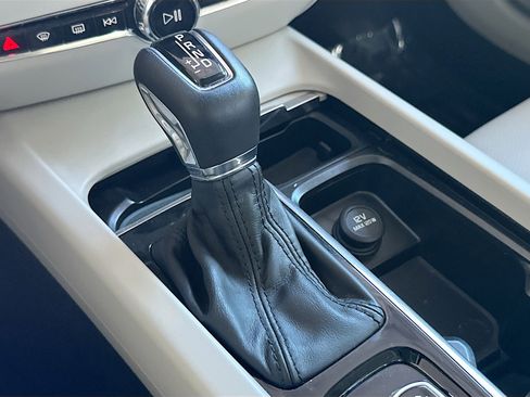 Used 2020 Volvo S60 T5 Momentum image 16