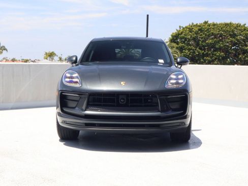 Certified 2024 Porsche Macan AWD/4WD image 6