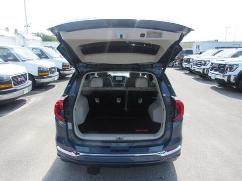 Used 2024 GMC Terrain Denali w/ Denali Premium Package AWD/4WD image 24