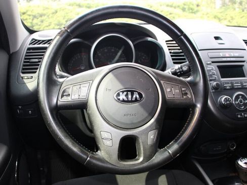 Used 2013 Kia Soul + FWD image 17