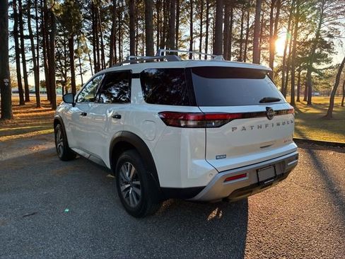 Used 2023 Nissan Pathfinder SL image 5