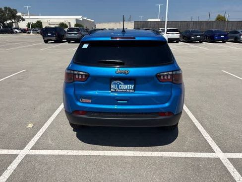 Used 2026 Jeep Compass Latitude AWD/4WD image 4