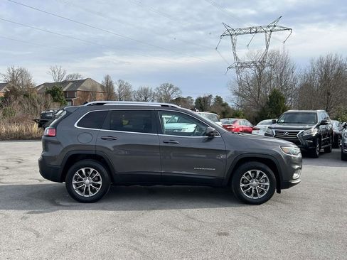 Used 2019 Jeep Cherokee Latitude Plus w/ Comfort/Convenience Group image 2