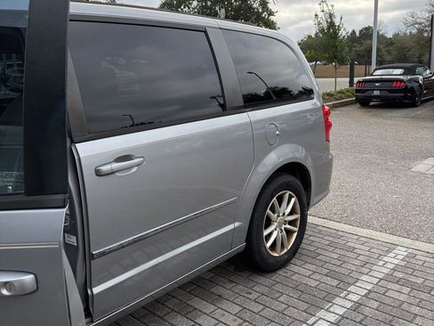 Used 2013 Dodge Grand Caravan SXT image 15