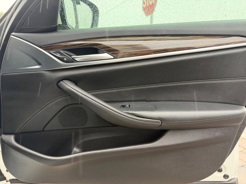 Used 2019 BMW 530i w/ Convenience Package RWD image 29