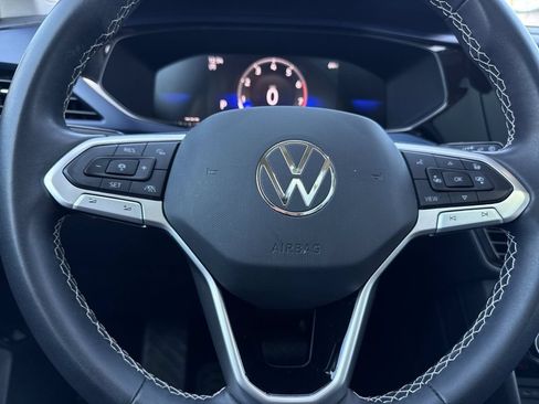 Used 2023 Volkswagen Taos SE w/ Panoramic Sunroof Package FWD image 22