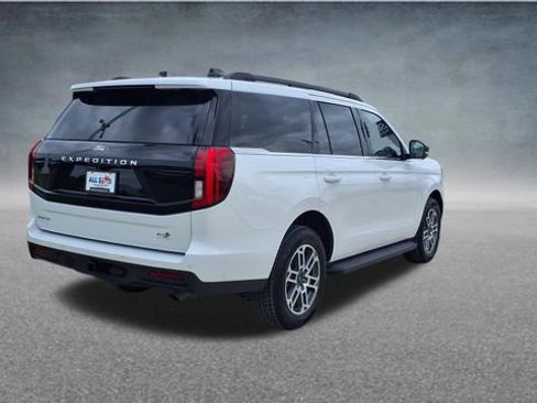 Used 2025 Ford Expedition Active AWD/4WD image 9
