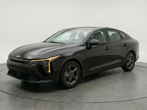 Used 2025 Kia K4 FWD image 3