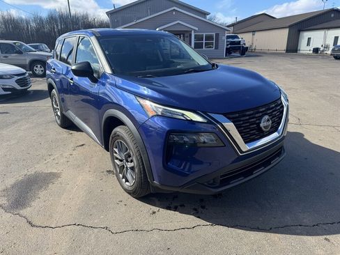 Used 2023 Nissan Rogue S image 4