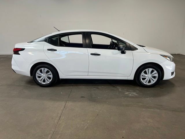 Used 2025 Nissan Versa S FWD image 2
