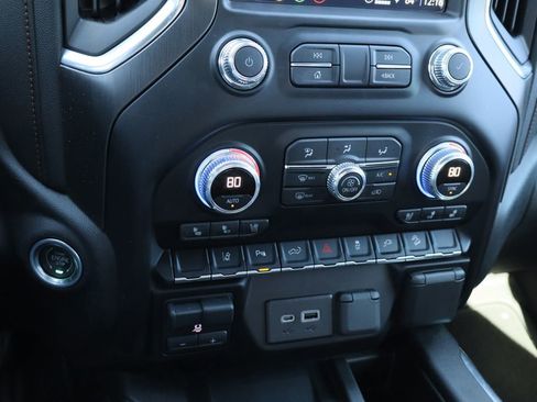 Used 2022 GMC Sierra 2500 AT4 w/ AT4 Premium Plus Package image 18