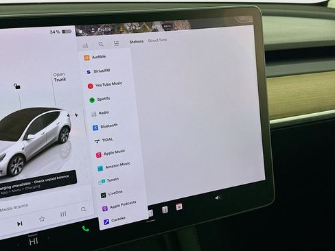Used 2023 Tesla Model Y Long Range image 18