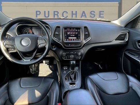 Used 2019 Jeep Cherokee Trailhawk w/ Cold Weather Group AWD/4WD image 9